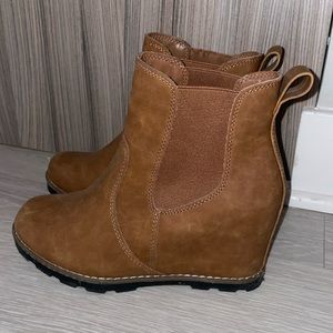 Universal threads wedge booties